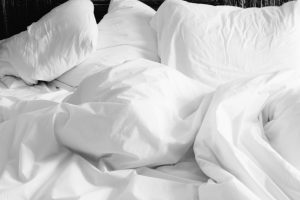 white-bed-comforter-212269
