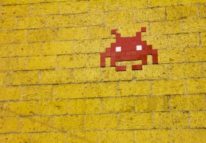 mosaic-alien-on-wall-1670977