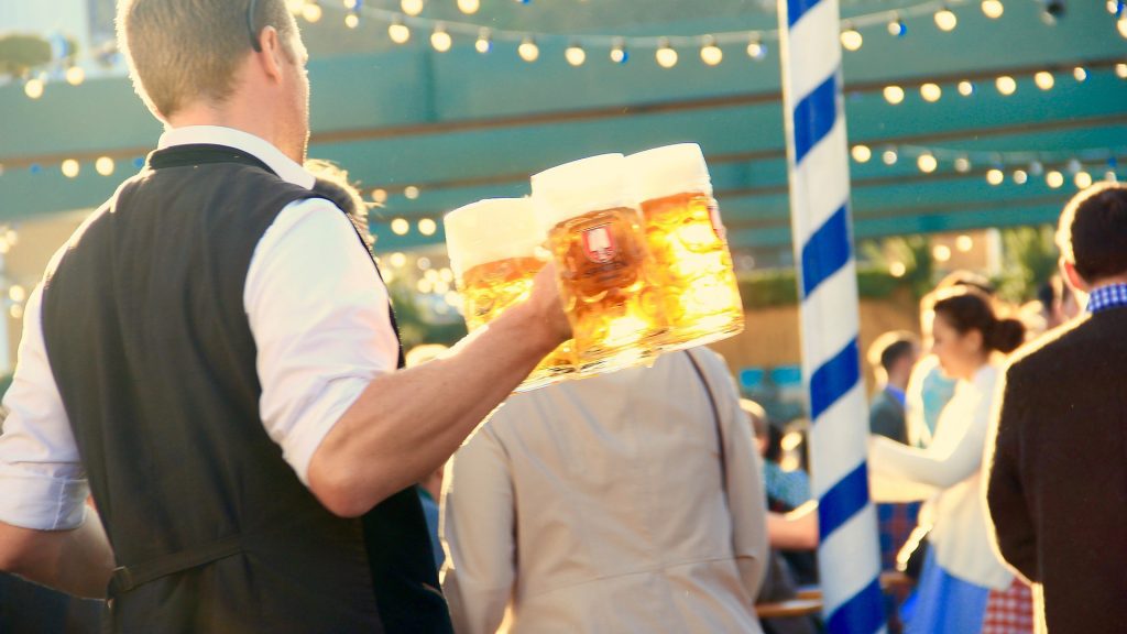 Manchmal braucht es gar keine Wörter. Gewisse Bilder reichen schon völlig aus, um das wesentliche auszudrücken. So auch bei der Aufgabenstellung „Sag mir, dass du in Deutschland lebst, ohne mir zu sagen, dass du in Deutschland lebst!“ Die Reddit- und Twitter-User wissen zu überzeugen! Hier kann sich doch jeder ein bisschen identifizieren, oder nicht?