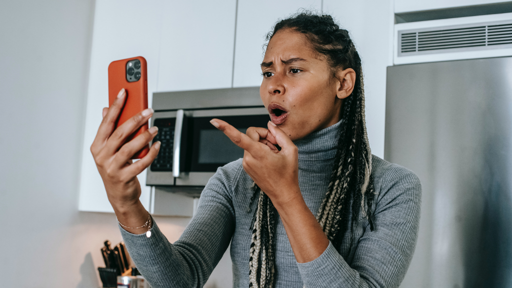 Auf Twitter finden sich zum Thema "Ex" einige lustige Tweets, die innerhalb den erlaubten 280 Zeichen mit der verflossenen Liebe abrechnen.