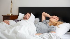 Du warst fast ganz leise: Genervte Tweets über das Schnarchen