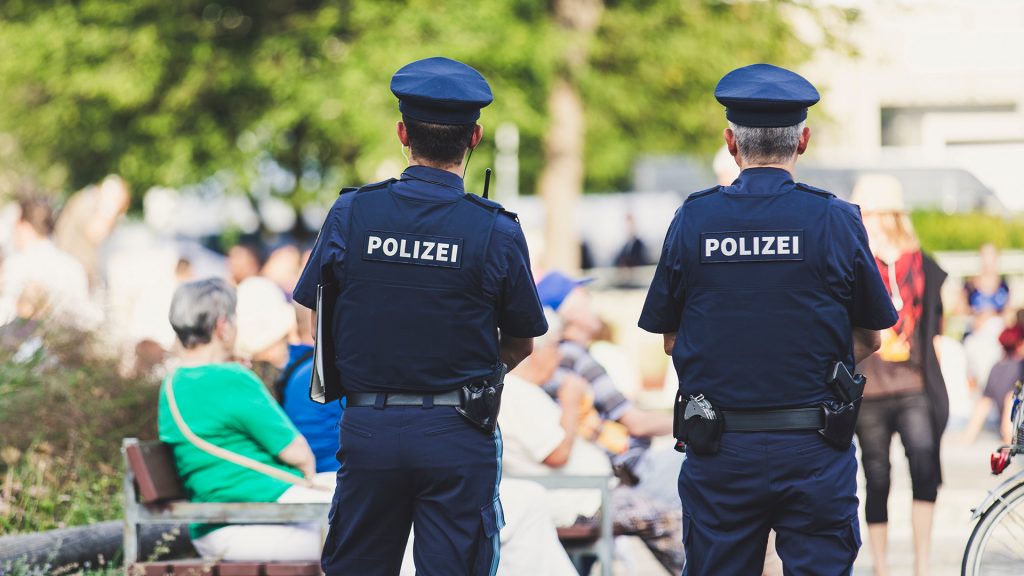 Die Polizei München sucht eigentlich nur neue Mitarbeiter. Allerdings über ein Meme. Und das wird von einigen als sexistisch aufgefasst.