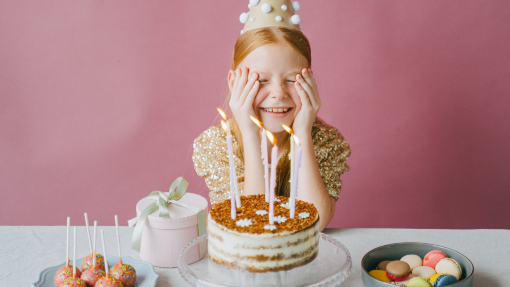 Der schönste Tag für Kinder ist für Eltern oft einer der anstrengendsten und stressigsten Tage des Jahres: Kindergeburtstag. 15 lustige Tweets zum Thema.