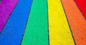 Dit is wat LHBTQI'ers nou eigenlijk van zo'n regenboogtram vinden