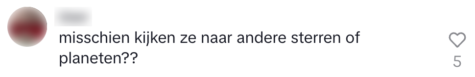 "misschien kijken de toeristen naar andere sterren of planeten?"