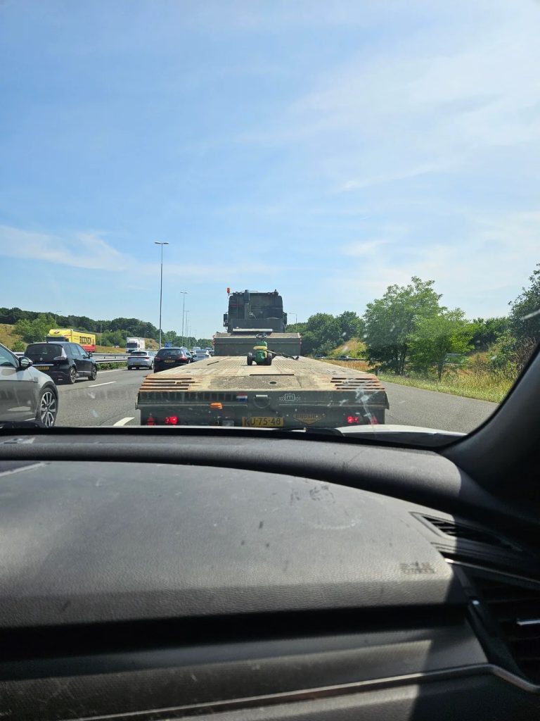 defensievoertuig aanhanger gek voertuig snelweg