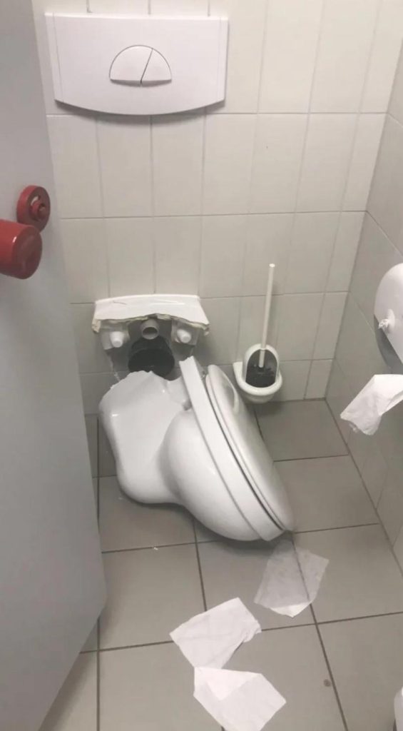 klant medewerker toilet wc