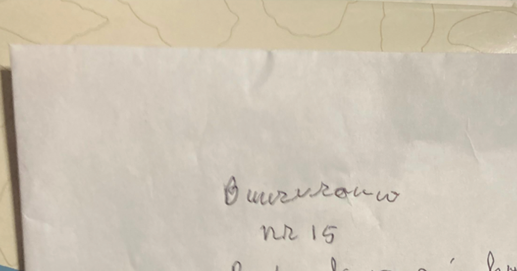 herfst bladeren briefje buurvrouw