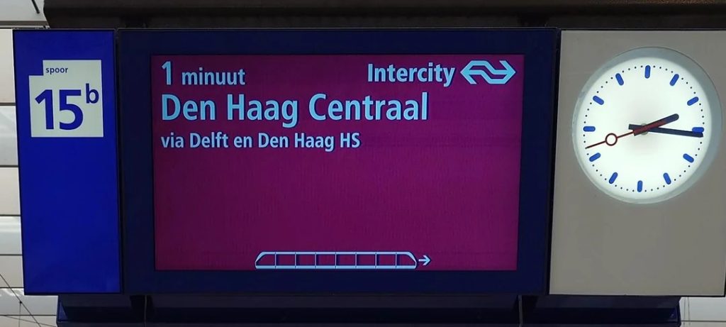 reiziger trein bord opvallend