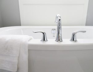 bathroom-bathtub-ceramic-chrome-534116